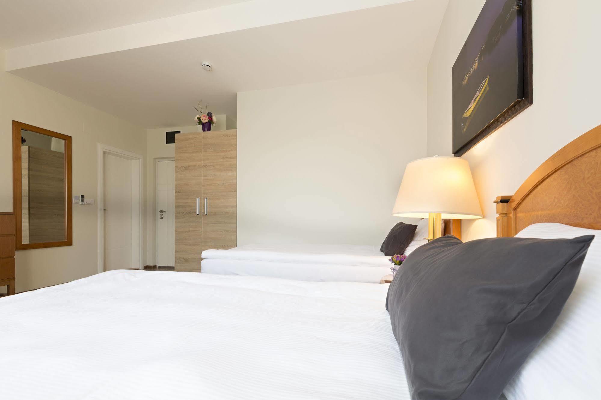Hotel Avalon Garni Belgrád Kültér fotó