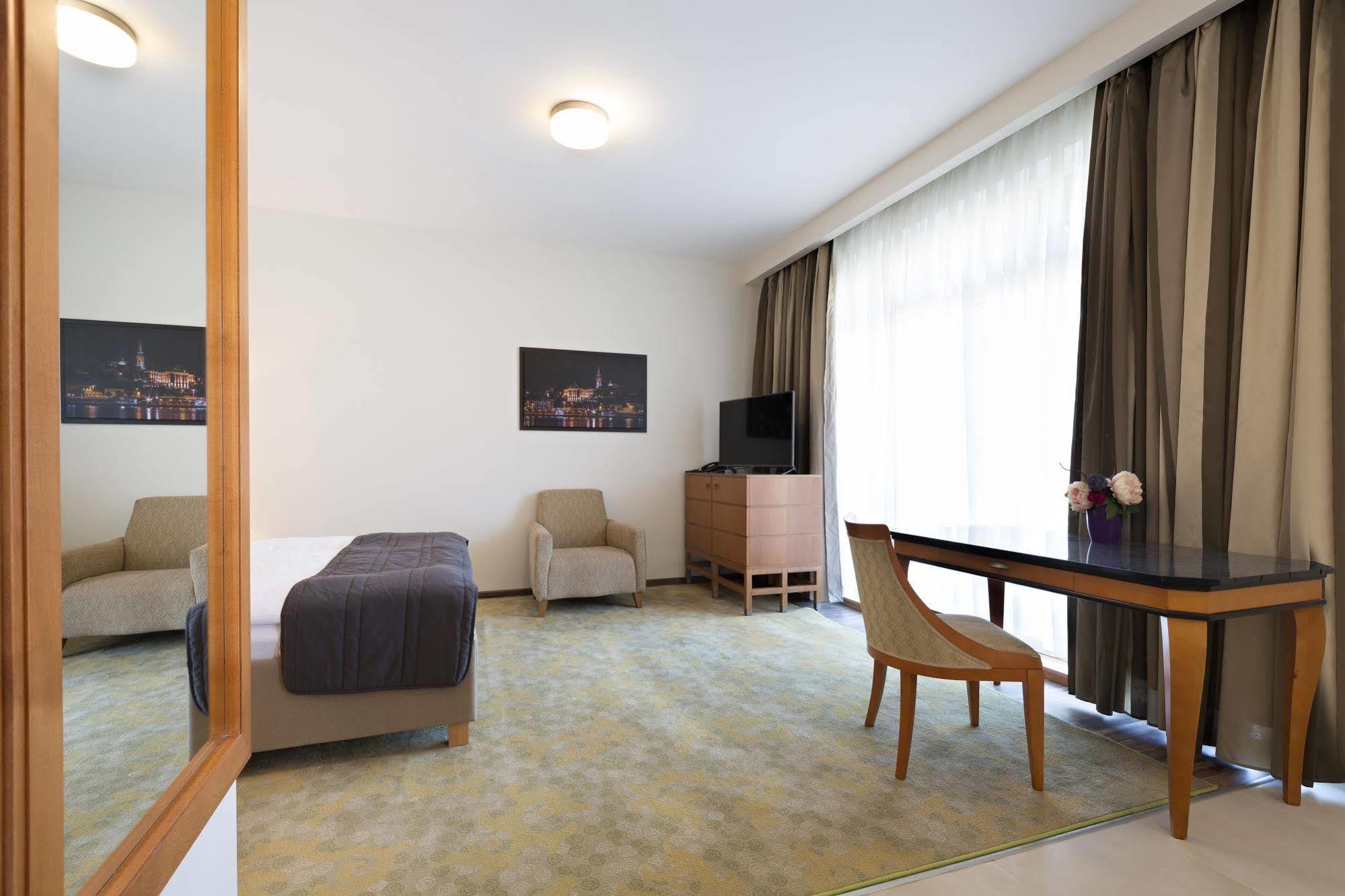 Hotel Avalon Garni Belgrád Kültér fotó