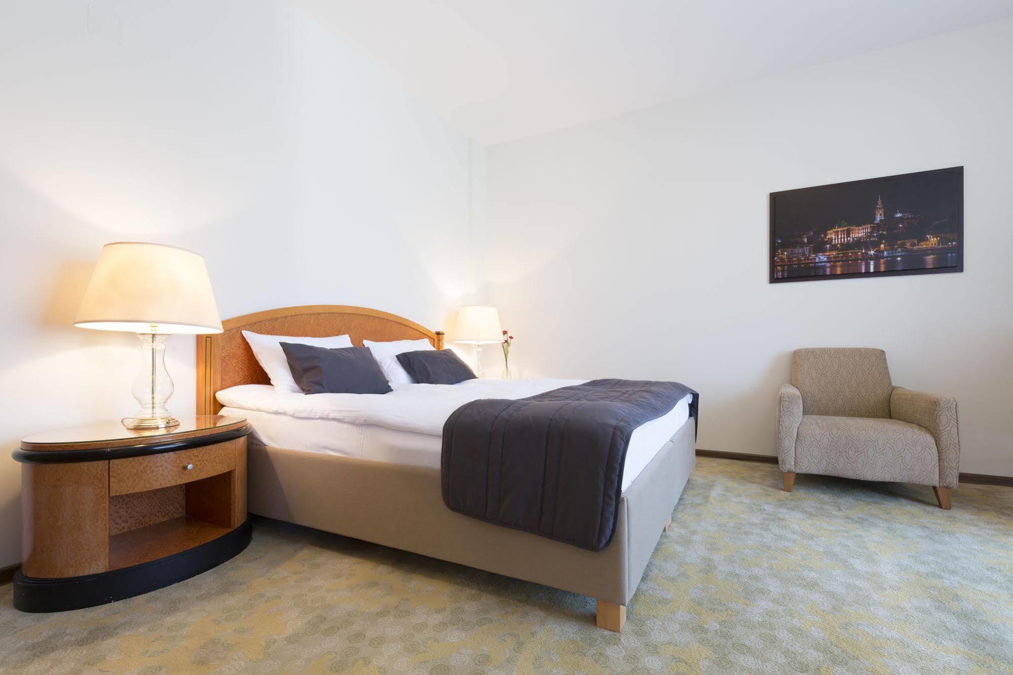 Hotel Avalon Garni Belgrád Kültér fotó