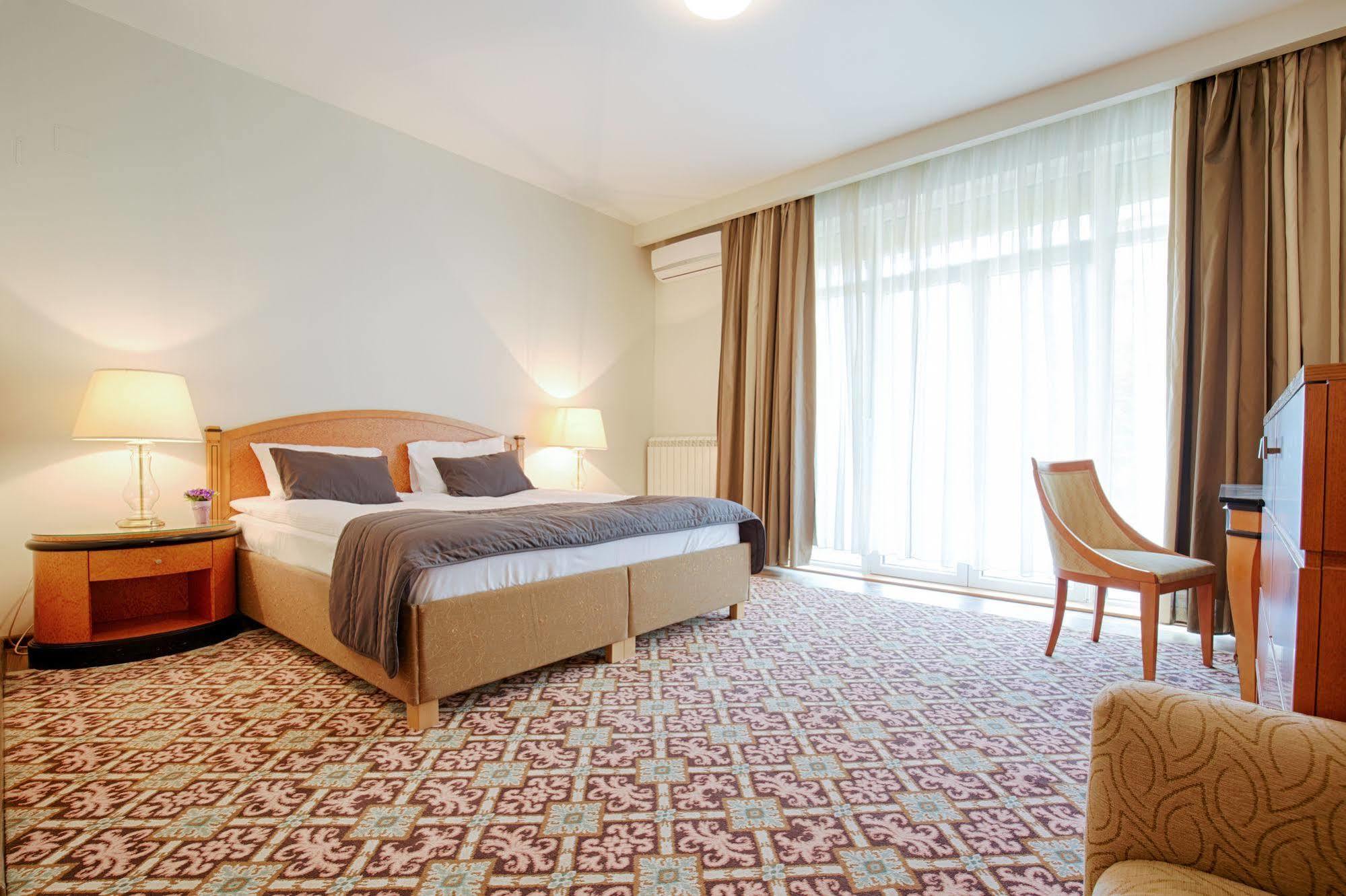 Hotel Avalon Garni Belgrád Kültér fotó